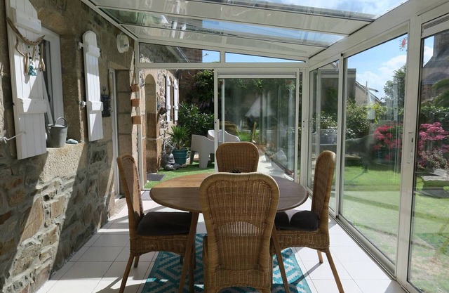 Casa con Encanto, WIFI, Jardín Cerrado y Terraza, cerca del Puerto de Perros-Guirec