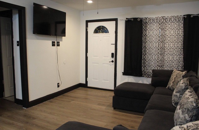 Charming 3-bedroom house 15 min north of AT&T Stadium and 10 min from Ft Worth!