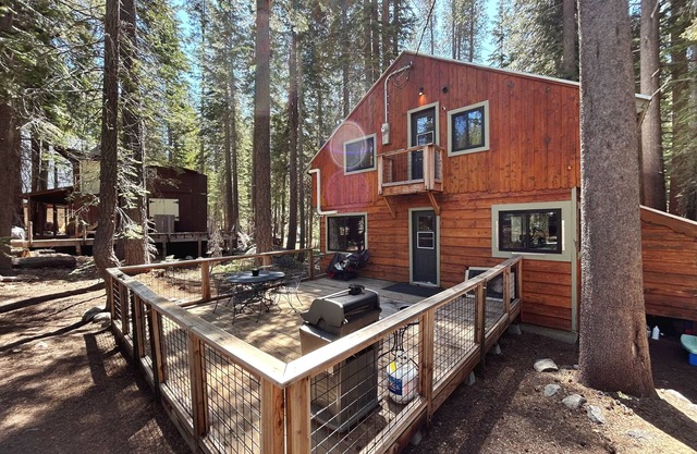 Charming 3BR Getaway /10 min to Donner Lake /BBQ /Hikes /Board Games /Fireplace