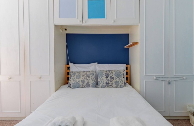 Stylish 3BR & Garden Escape – Kennington