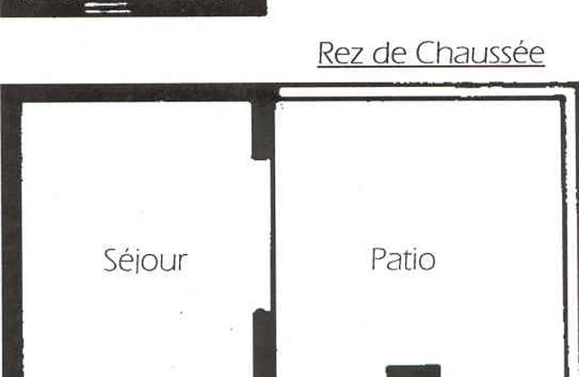 Villa junto al mar para 6 personas, cercana a comercios y actividades, con patio y parking