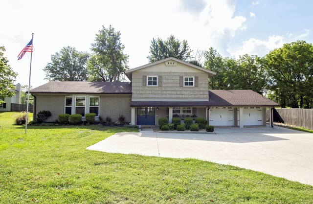 Charming 4-bedroom Beautiful Lakefront w/ Kayaks - Old Hickory Haven