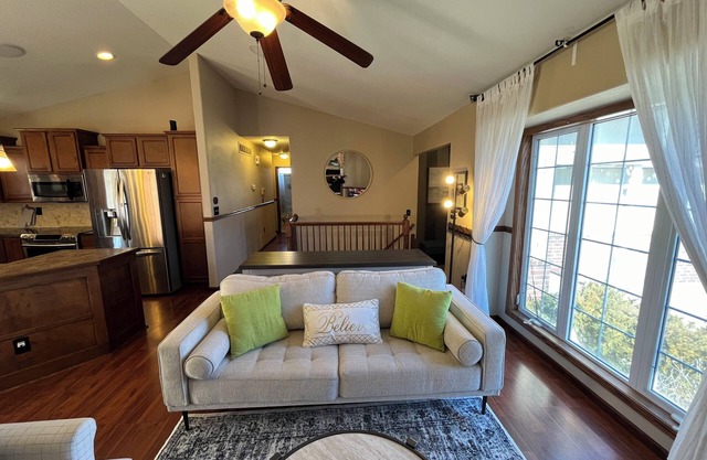 Charming 4-bedroom house with AC, WiFi. 10 mins to WSU