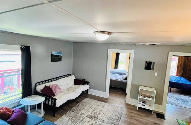 Charming 4-bedroom house with AC, WiFi in enchanting Erie