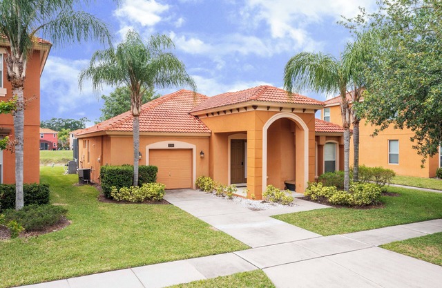 Charming 4-bedroom villa with AC, fitness room, WiFi in Kissimmee