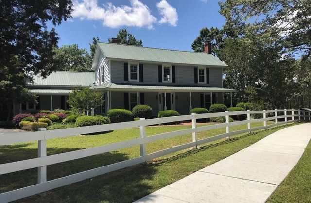Charming 4BR Historic Home with Scenic Views