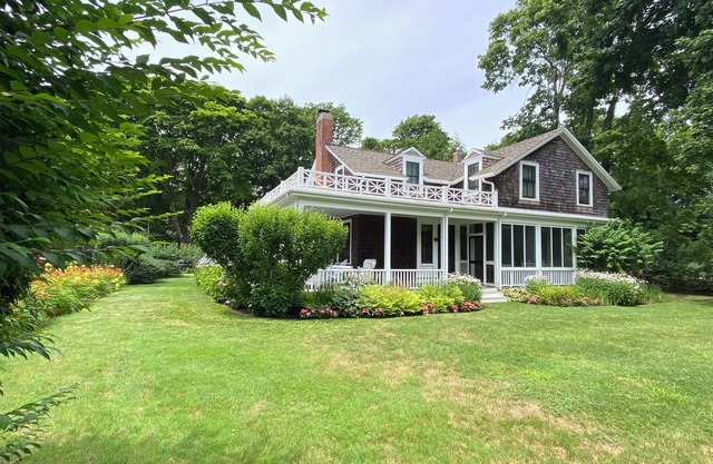 Charming 5-bedroom house in West Falmouth.