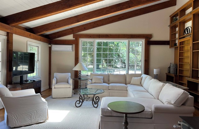 Charming 6-bedroom farmhouse Retreat with WiFi, AC in fabulous Santa Ynez