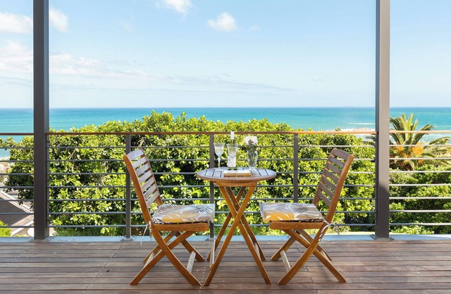 Charming 6-bedroom house with WiFi, Cape Town Magnificent mountain & ocean views