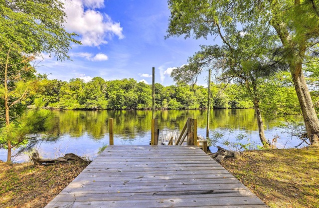 Charming Abode w/ Dock on the Suwannee River