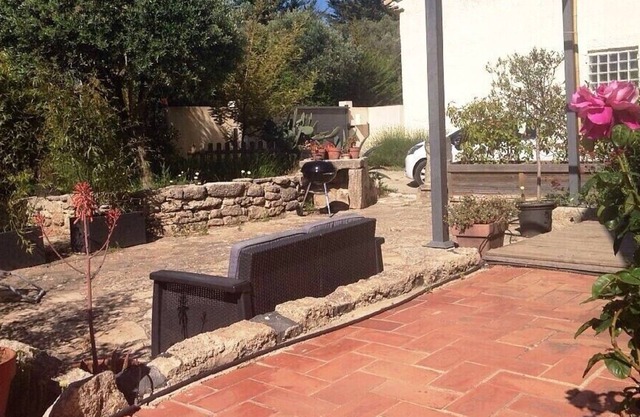 Alojamiento con encanto con jardín, terraza y barbacoa, aparcamiento privado.