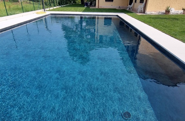 Charming and elegant apartment in Bardolino with pool... WI-fi free...