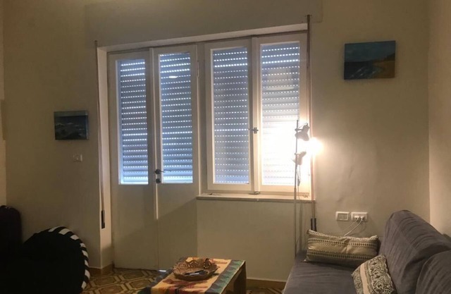 Charming apartment in the heart of Tel Aviv. Located near all bars/ restaurants!