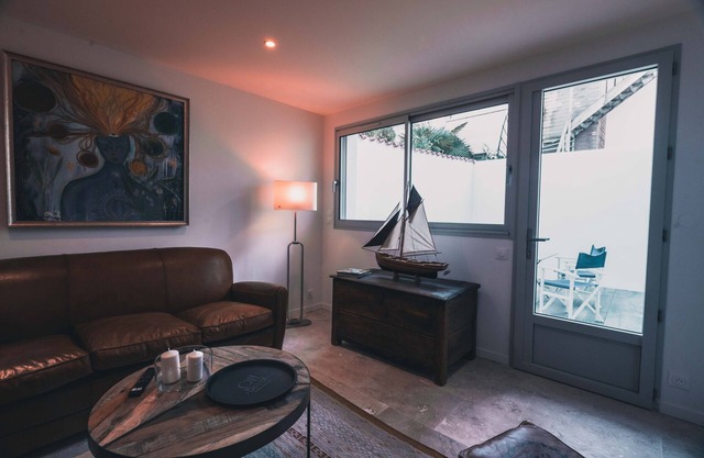 Charming apartment with private courtyard downtown****