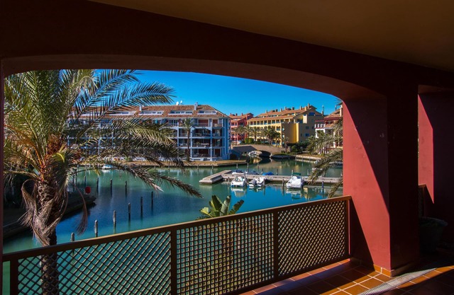 Charming apartment / Precioso apartamento en la Marina del Puerto de Sotogrande.