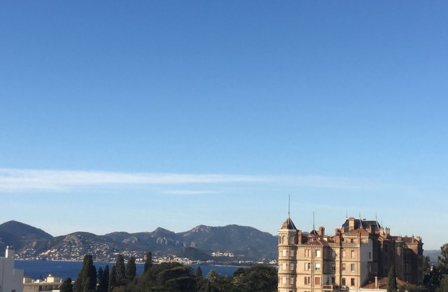 Encantador apartamento con vistas al mar en Cannes, piso de gran elevación, céntrico