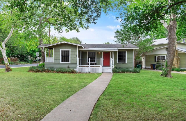 Charming Austin Home - 3 Bedroom|Large Backyard