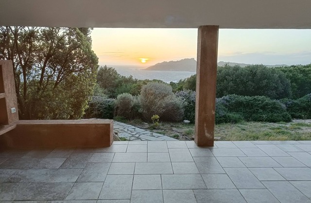 Villa frente al mar, jardín privado, puestas de sol dentro y fuera de la casa