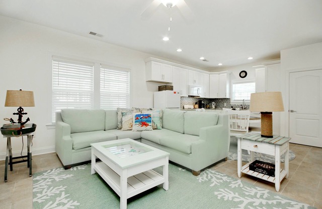 Charming beachfront apartment w/ beach access, pool central AC, & washer/dryer