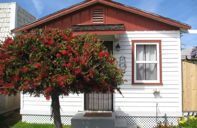 Charming Beach Cottage-1 cuadra de la playa, Precios