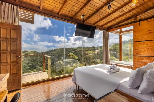Encantadora cabaña vista en las montañas VST005