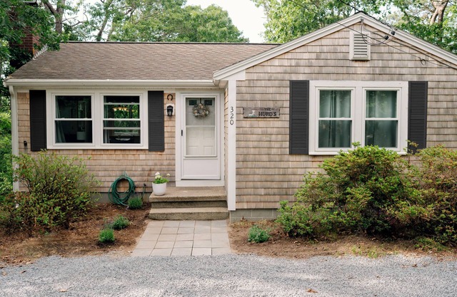 Cape Cod cabaña en Long Pond y el sendero para bicicletas. Cocina y baño renovados.