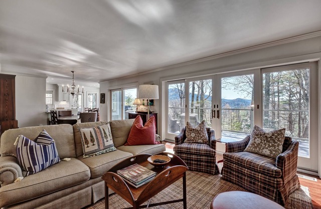 Charming Cashiers Cottage with View of Chimney Rock Adjoining High Hampton