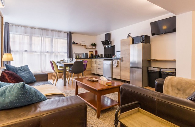 Casa con Terraza Soleada y Confort Moderno, Centro de St Nazaire