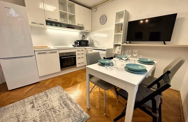 Charming City Loft Apartment with Free Parking
