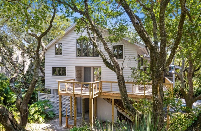 Charming Coastal Retreat sleeps up to 9