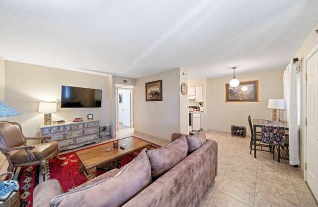 Cozy 1-bedroom condo with a pool located in Downtown Wickenburg
