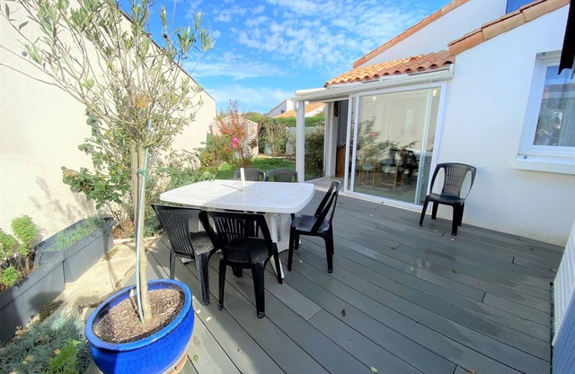 Casa con Jardín Cerca de la Playa y Centro, Parking Incluido, Mascota Permitida