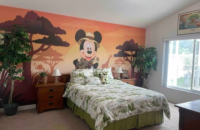Charming Disney 4-bedroom home w/ private pool, WiFi, AC in quiet neighborhood