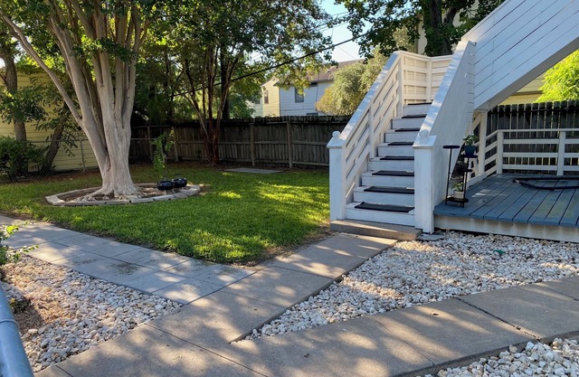 Charming duplex - convenient, comfortable, Close to It All. Beach, Work & Play!