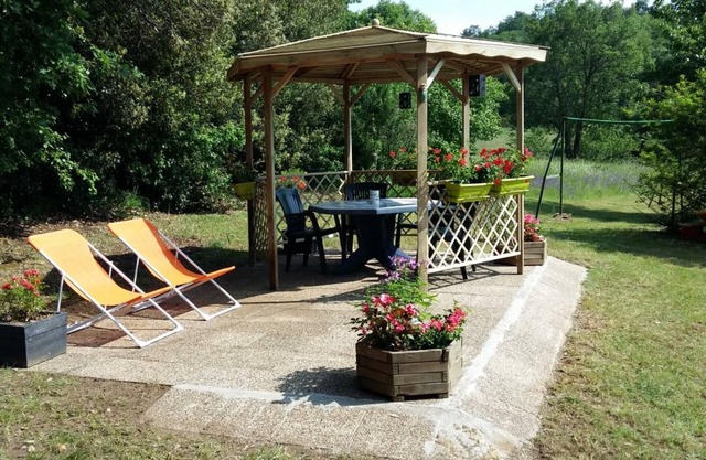 Casa rural con piscina en plena naturaleza, cerca de Sarlat y la Vallée de la Dordogne