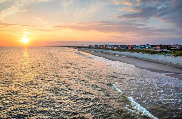 Charming Farmhouse Decorated New Construction Home close to several Beaches!
