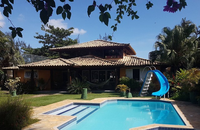 Encantador para personas exigentes, hermoso estilo buziano, 5 suites con aire y TV.