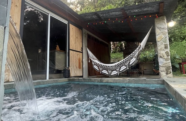 ACOGEDORA CABANA EN EL BOSQUE