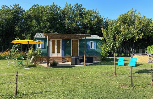 Charming country cottage with swimming pool