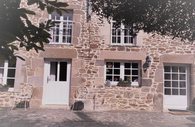 Charming gîte in a hamlet near the Rance, between Dinard, Dinan and St Malo