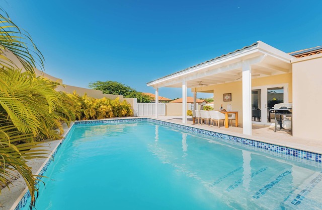 Charming hideaway 2 min to Beach