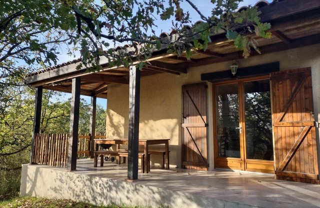 Charming holiday home in the middle of nature amidst beautiful bastide townes