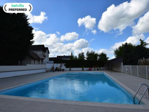 Charming holiday home with pool and pond