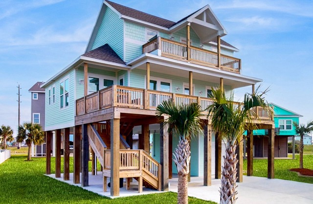 Charming home w/ shared pool, nearby beach, & covered patio with bay views