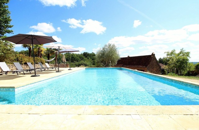 CASA CON ENCANTO - AUTENTICIDAD - PISCINA