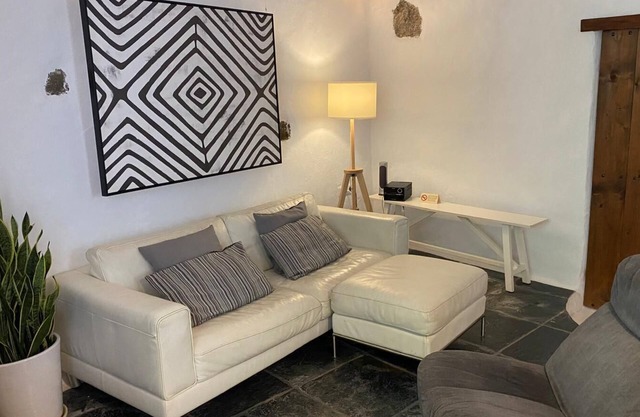 Casa amplia ubicada en punto estratégico de la isla