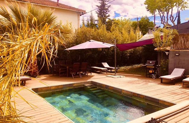 Charming house with pool close to the sea