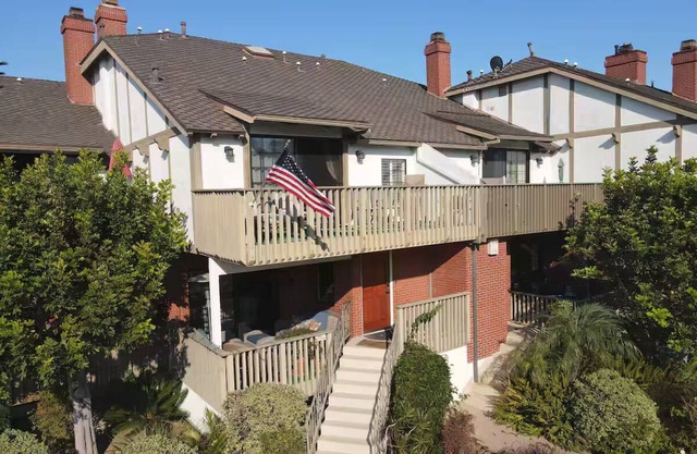 Charming large 3-bedroom condo in lovely Redondo Beach