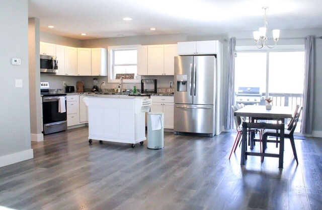 Charming Leicester 3BR Bungalow + Firepit