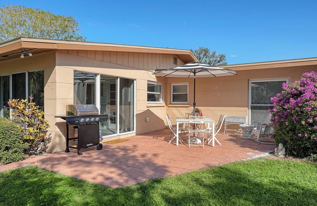 Charming Longboat Key 3-bedroom house with 3 min walk to beach